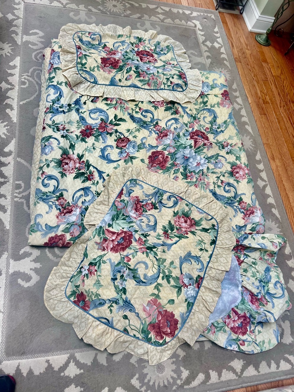 Dan River Queen Floral Quilted Bedspread Set in Cream w/Rose and Blue Accents